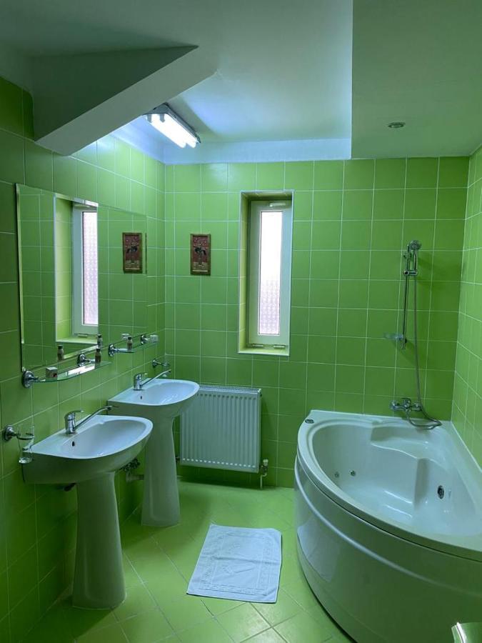 Hotel Miraj - Restaurant & Sauna & Biliard Poiana Brasov Eksteriør billede